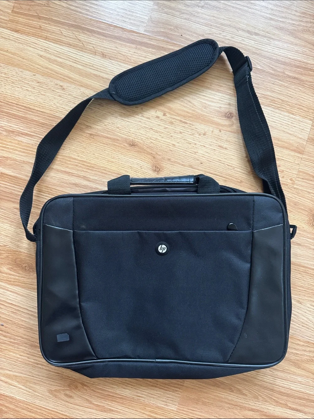 19” HP Black Laptop Shoulder Bag with Front Pocket ✨